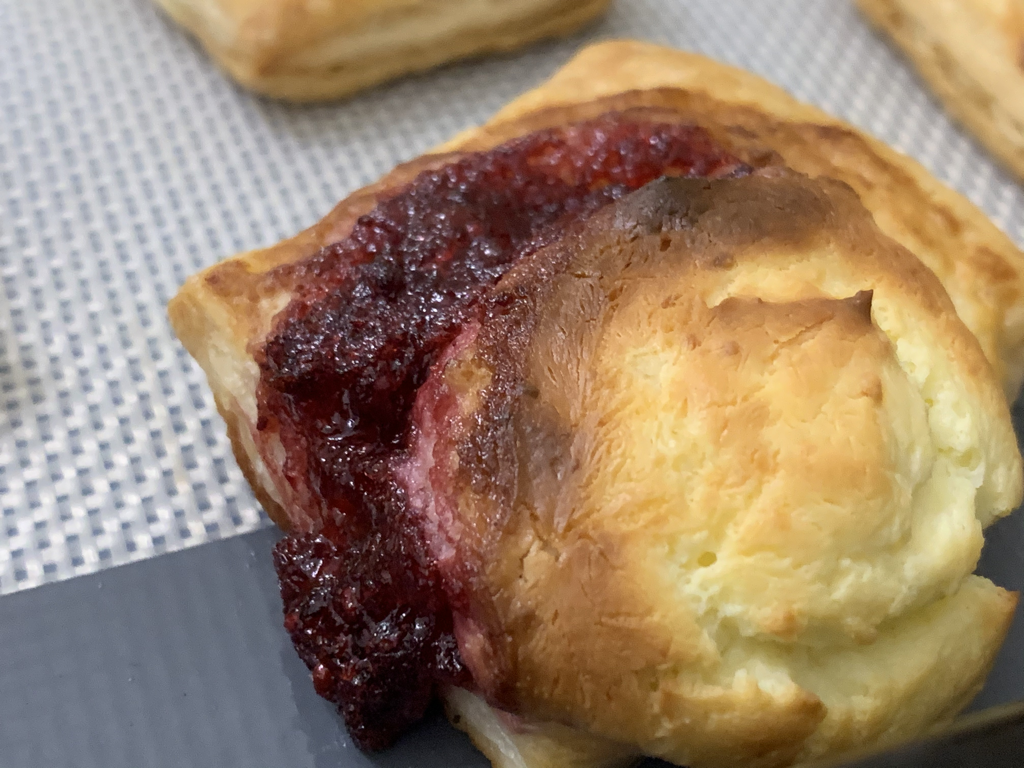 Aldi Review - Appetitios Cranberry & Feta Mini Puff Pastries